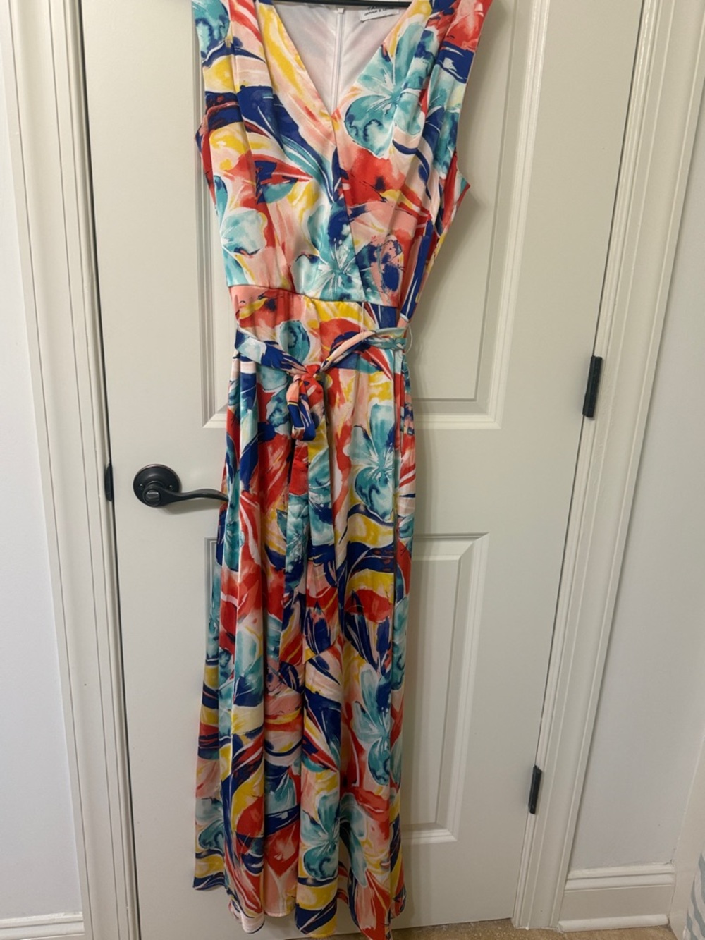 Tahari Colorful Floral V-Neck Maxi Dress with Self-Tie Waist and pockets!